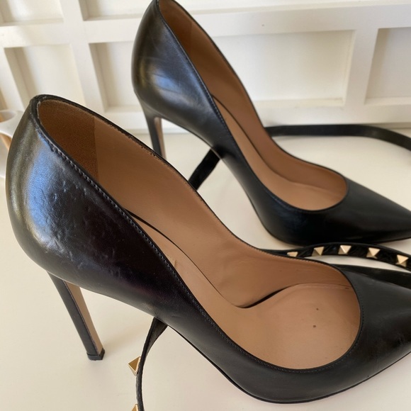 Shoes - Picture 5 of 6